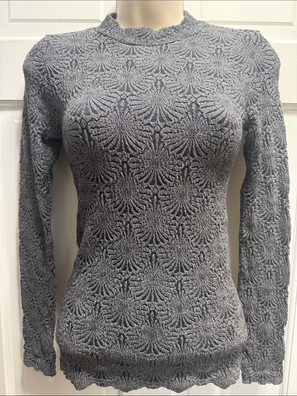 Aura M/L textured fitted mock neck top